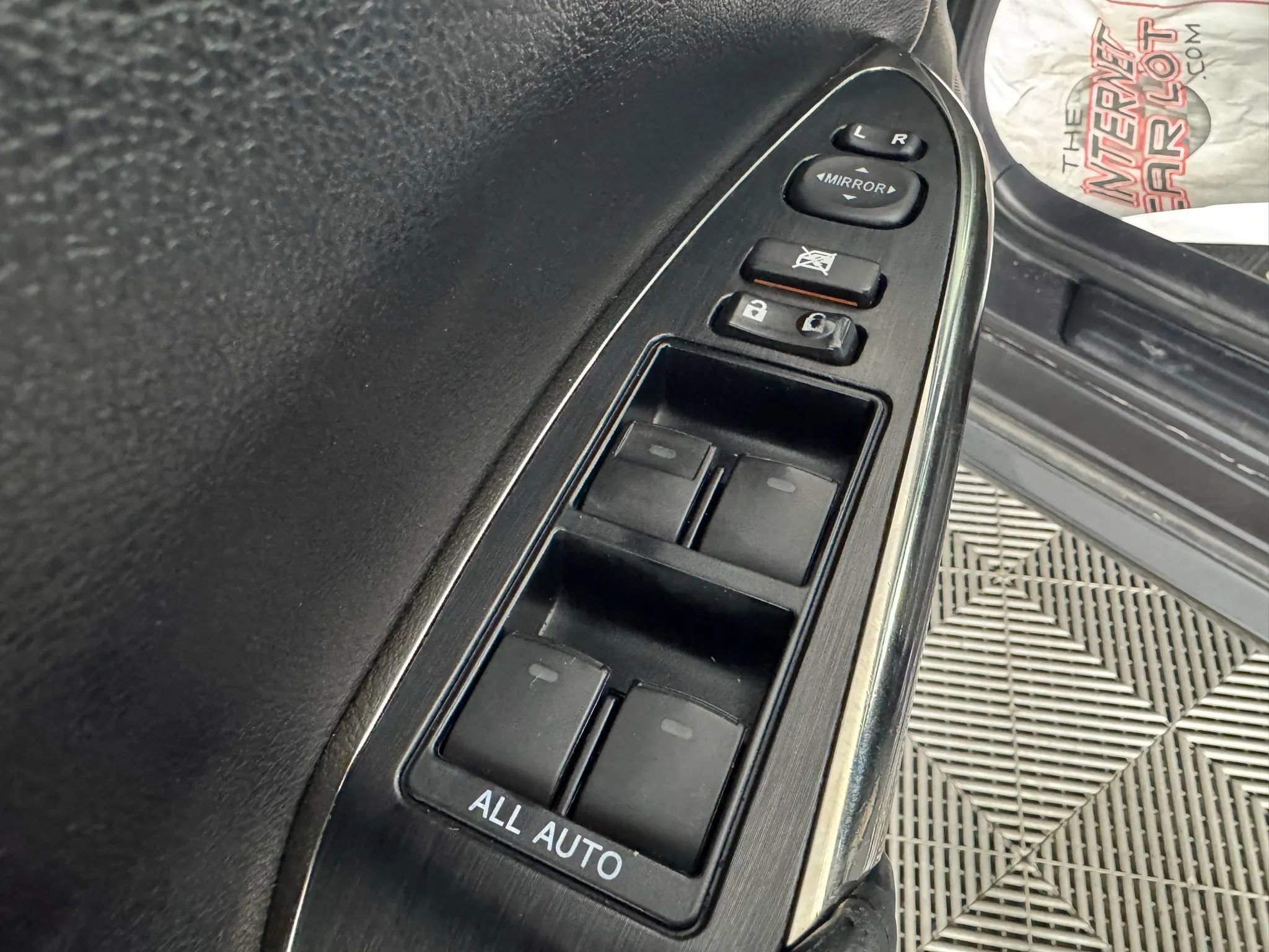 Used 2013 Toyota Avalon Limited image 40