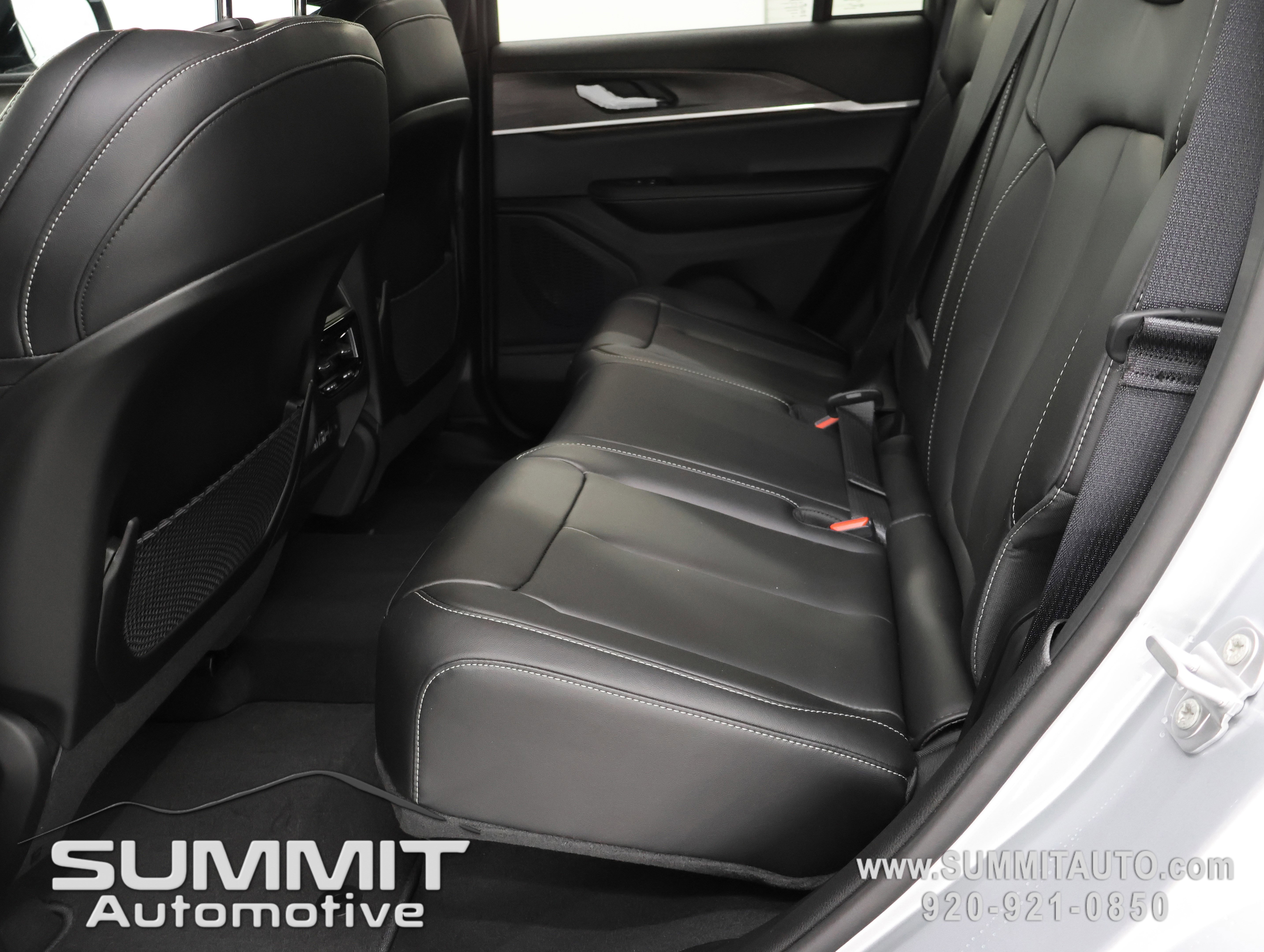 New 2025 Jeep Grand Cherokee Limited w/ Black Appearance Package image 34