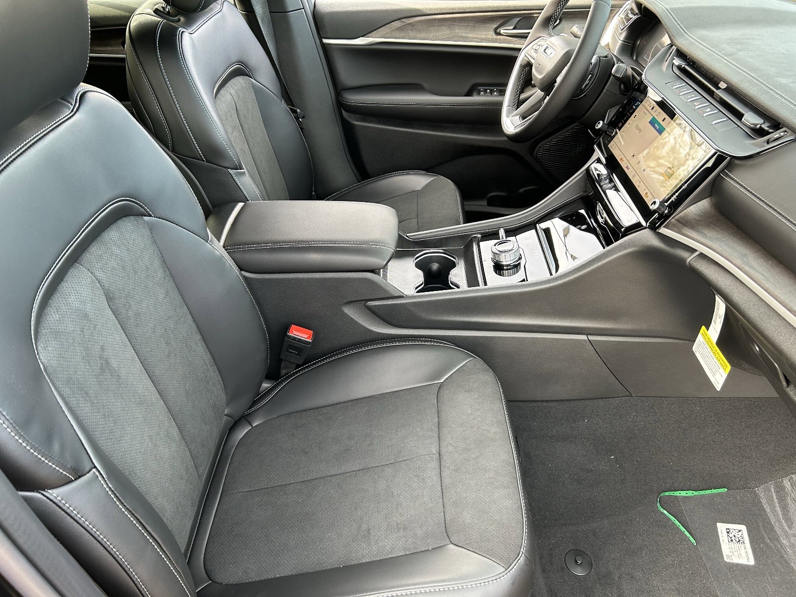 New 2026 Jeep Grand Cherokee Altitude AWD/4WD image 8