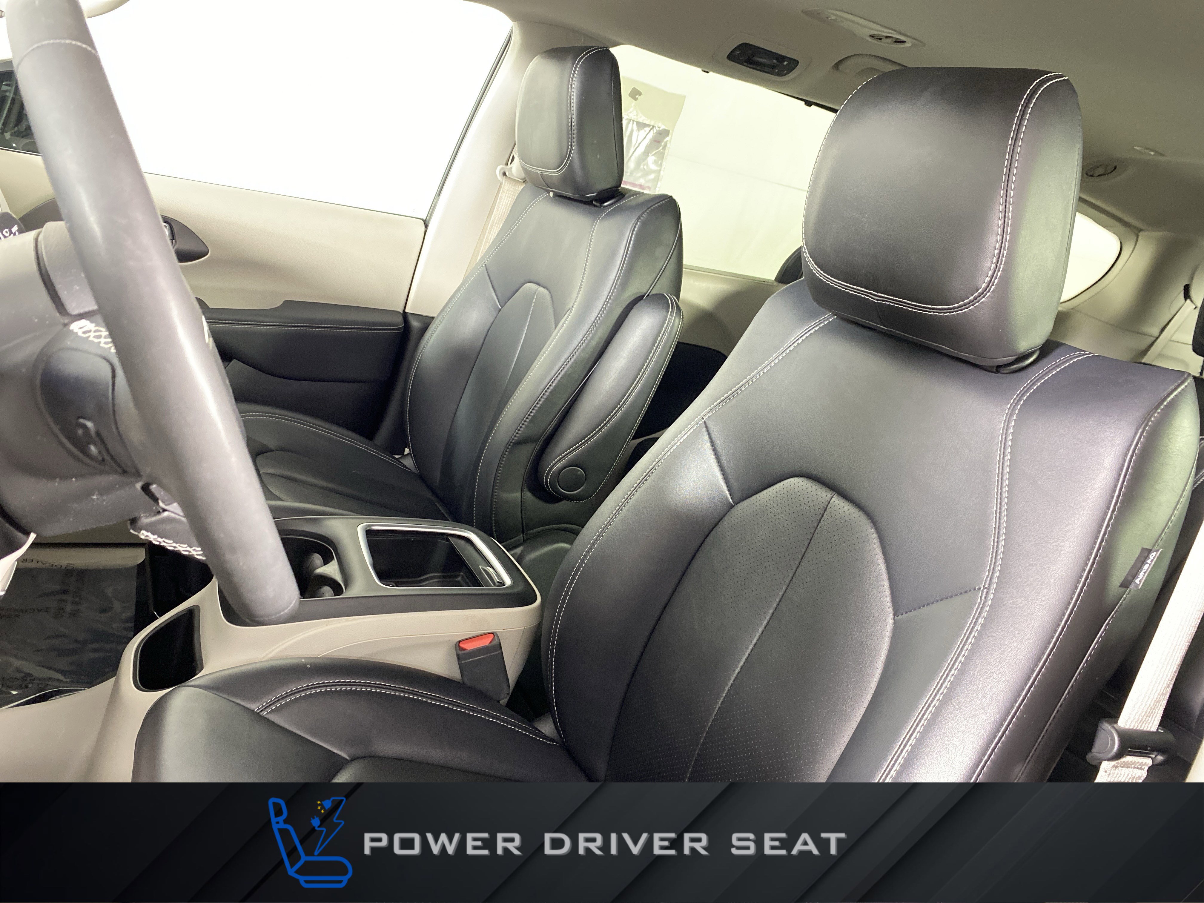 Used 2024 Chrysler Pacifica Touring-L image 16