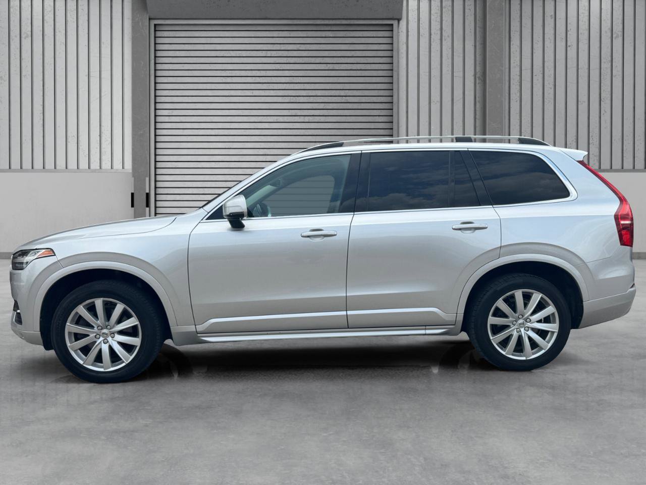 Used 2016 Volvo XC90 T6 Momentum w/ Momentum Plus Package image 2