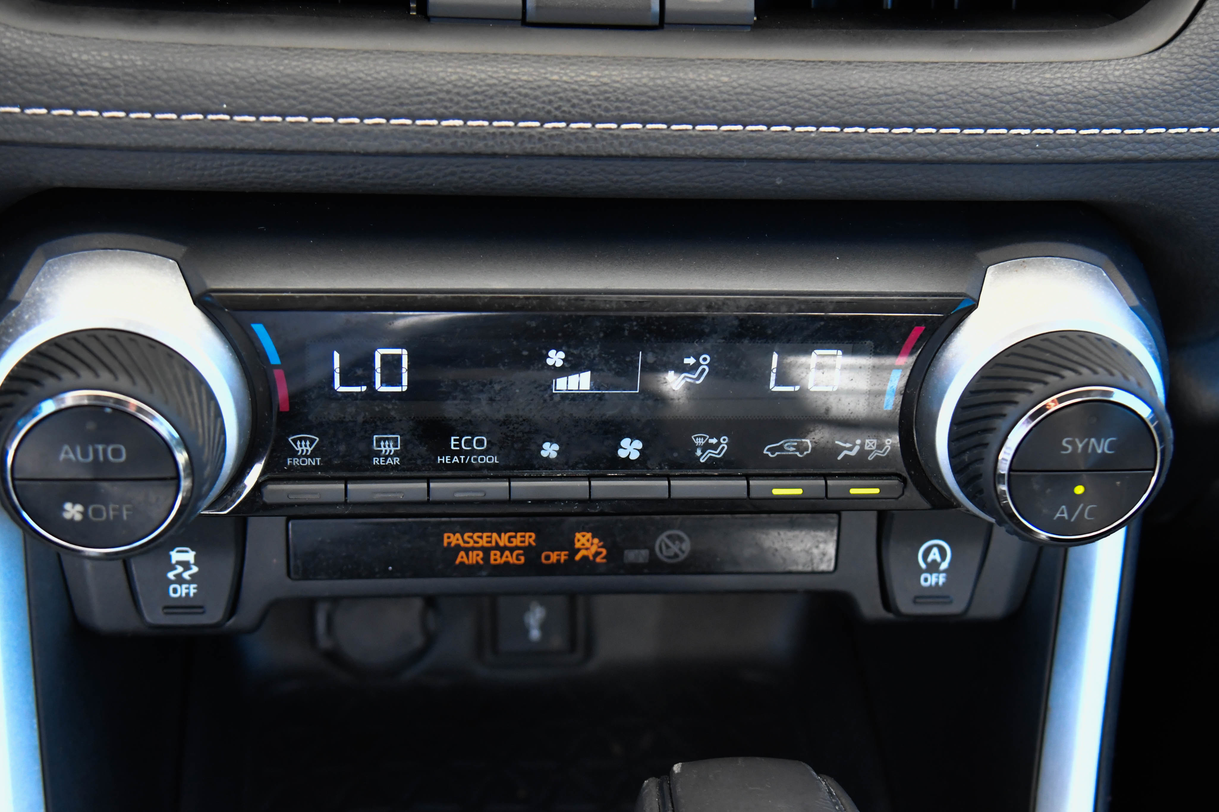 Used 2020 Toyota RAV4 XLE Premium FWD image 22