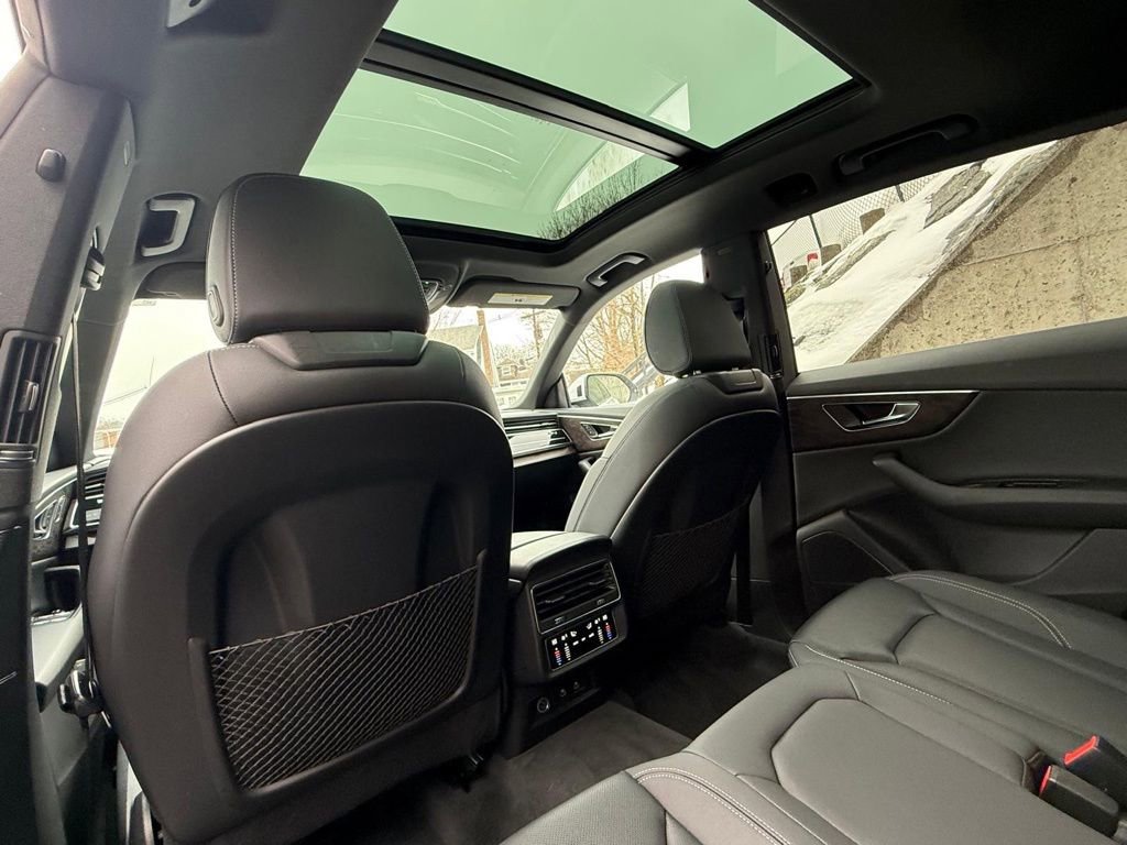 Used 2022 Audi Q8 Premium Plus w/ Premium Plus Package image 18
