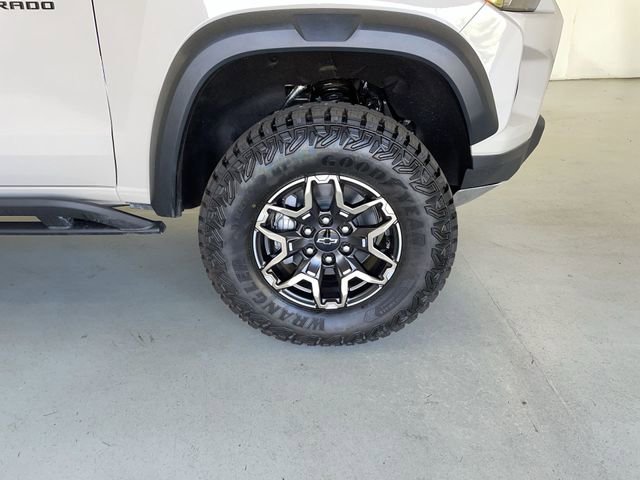 New 2026 Chevrolet Colorado ZR2 w/ Technology Package AWD/4WD image 17