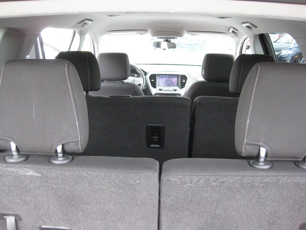 Used 2020 GMC Acadia SLE FWD image 29