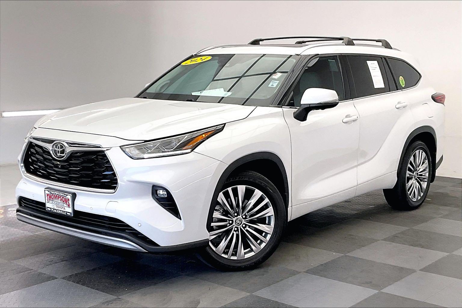 Used 2024 Toyota Highlander Platinum AWD/4WD image 12