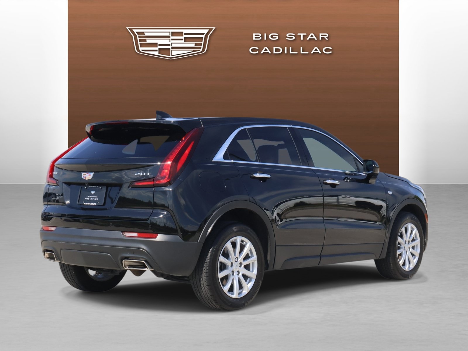 Used 2023 Cadillac XT4 Luxury w/ Cold Weather Package FWD image 5