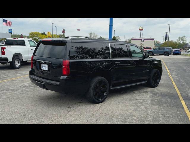 Used 2020 Chevrolet Suburban LT w/ Luxury Package AWD/4WD image 35