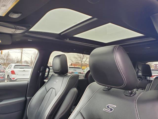 Used 2024 Chrysler Pacifica Premium image 7