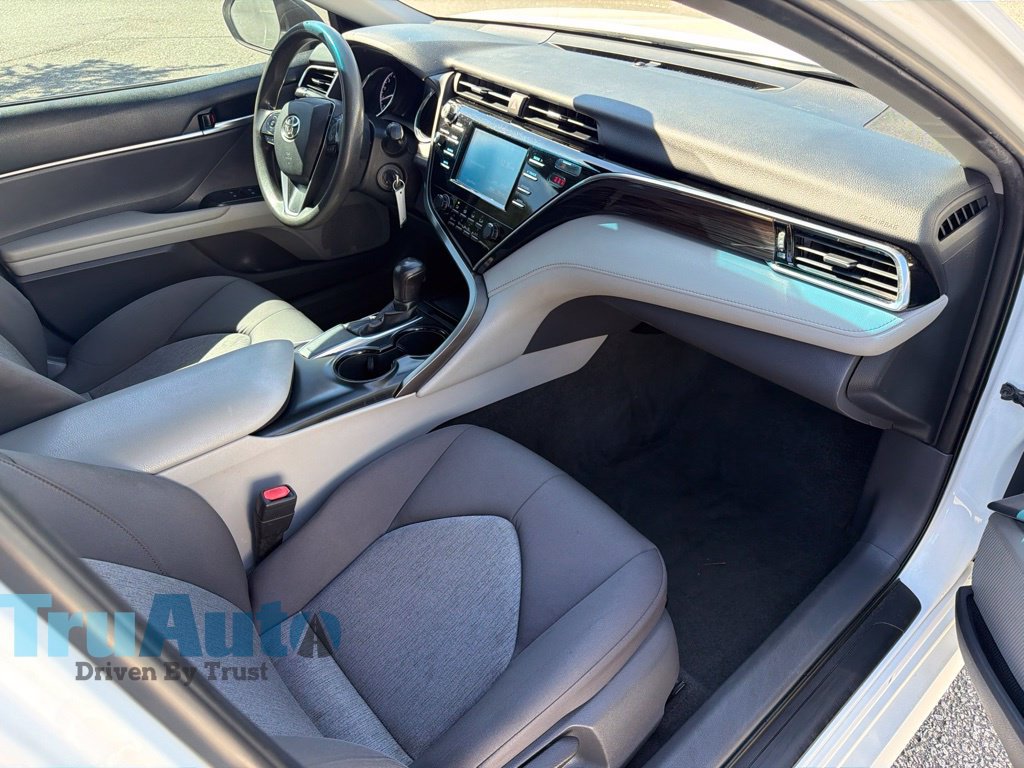 Used 2018 Toyota Camry LE FWD image 9
