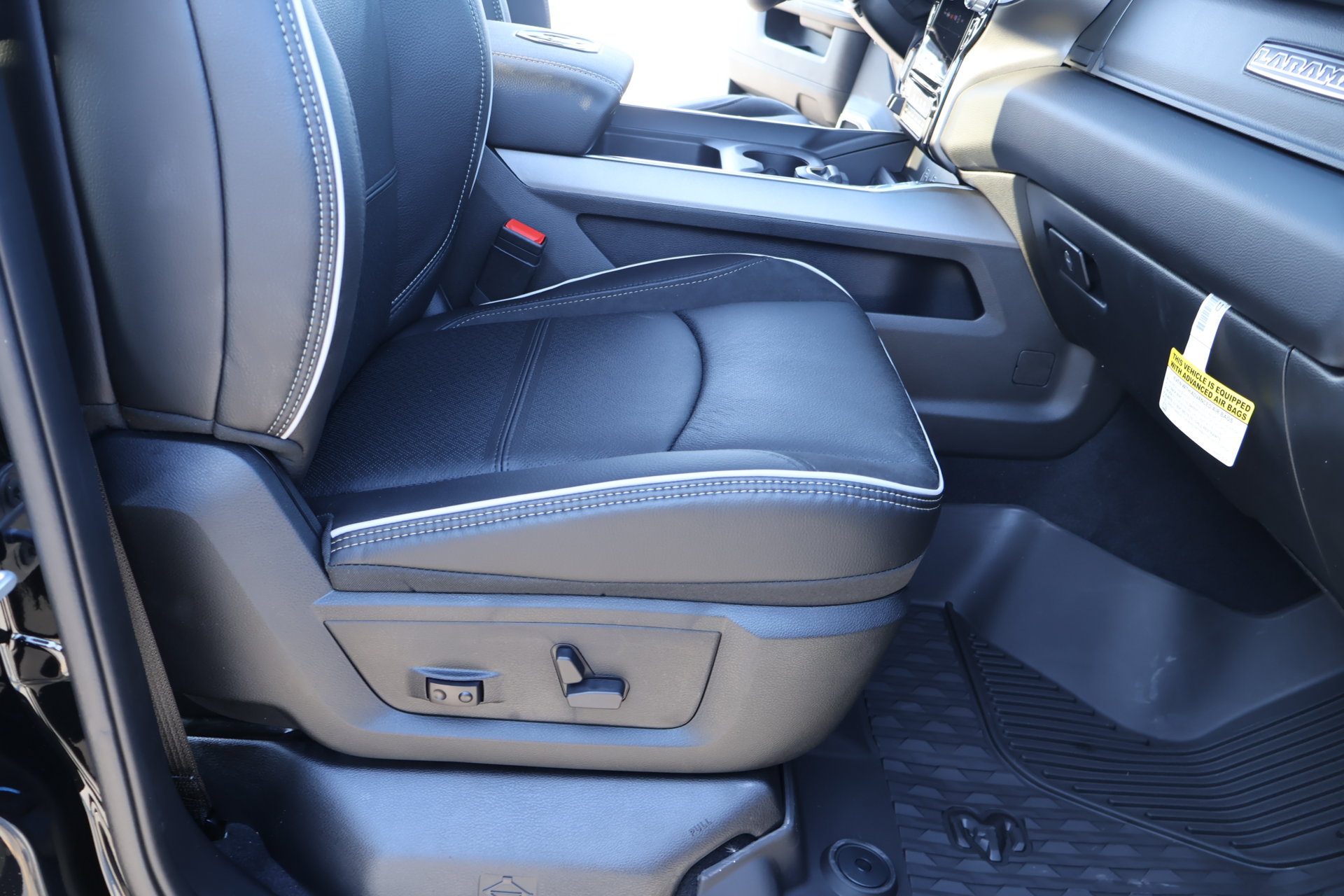 New 2027 RAM 3500 Laramie AWD/4WD image 14