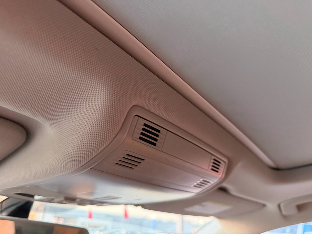 Used 2019 Volkswagen Tiguan SE w/ Panoramic Sunroof Package image 12