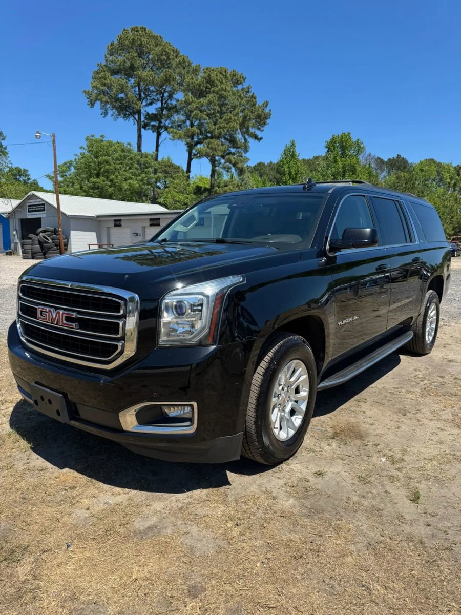 Used 2017 GMC Yukon XL SLT w/ Open Road Package AWD/4WD image 4
