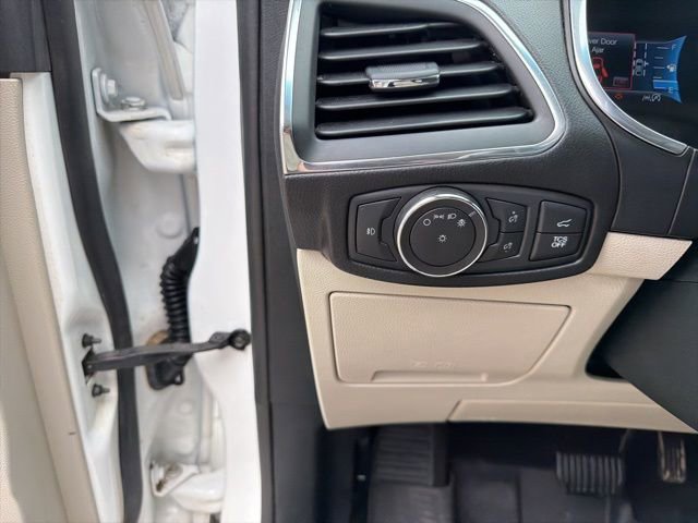 Used 2020 Ford Edge Titanium w/ Equipment Group 301A AWD/4WD image 21