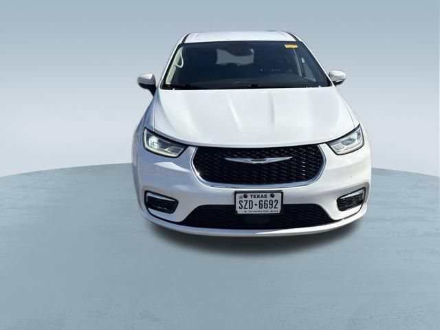 Used 2023 Chrysler Pacifica Touring-L FWD image 2