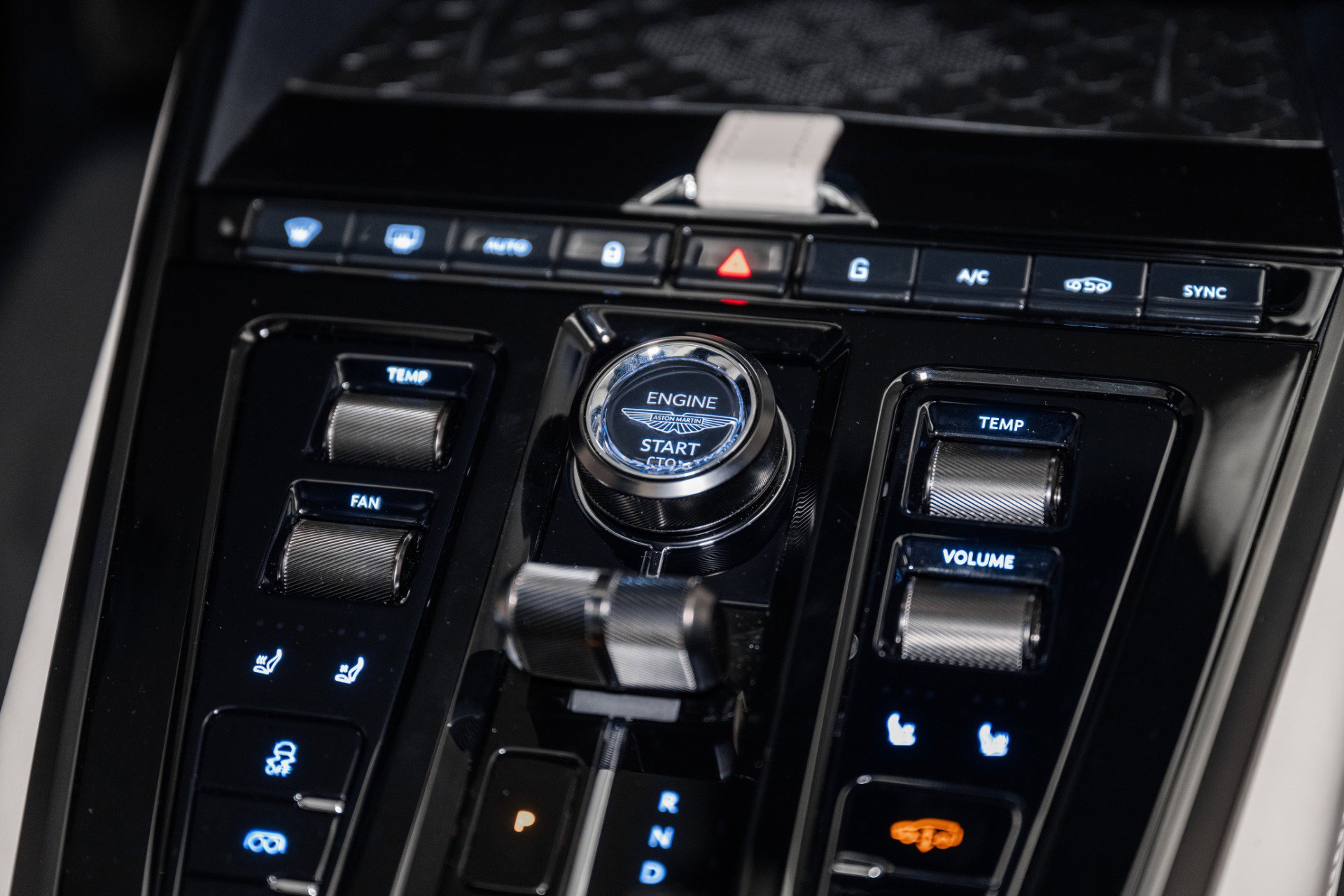 Used 2025 Aston Martin DBX 707 image 32