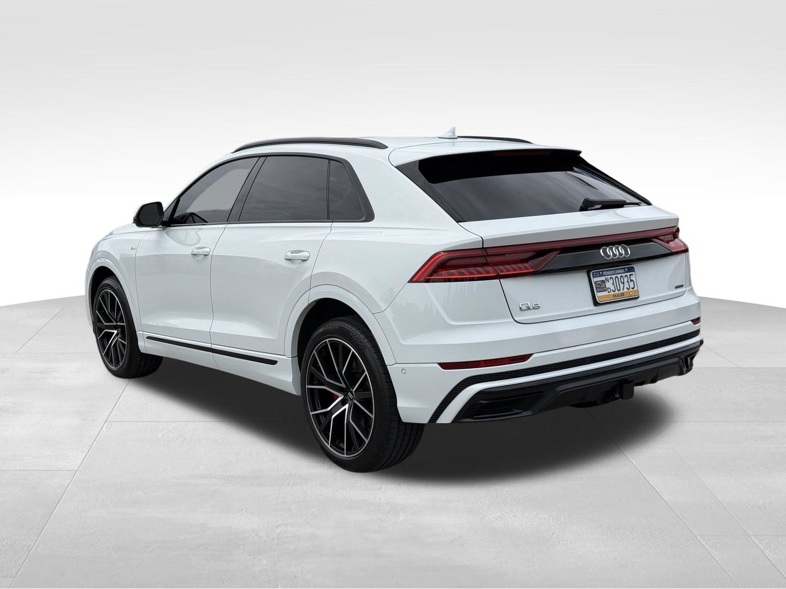 Used 2019 Audi Q8 Prestige w/ Luxury Package AWD/4WD image 3