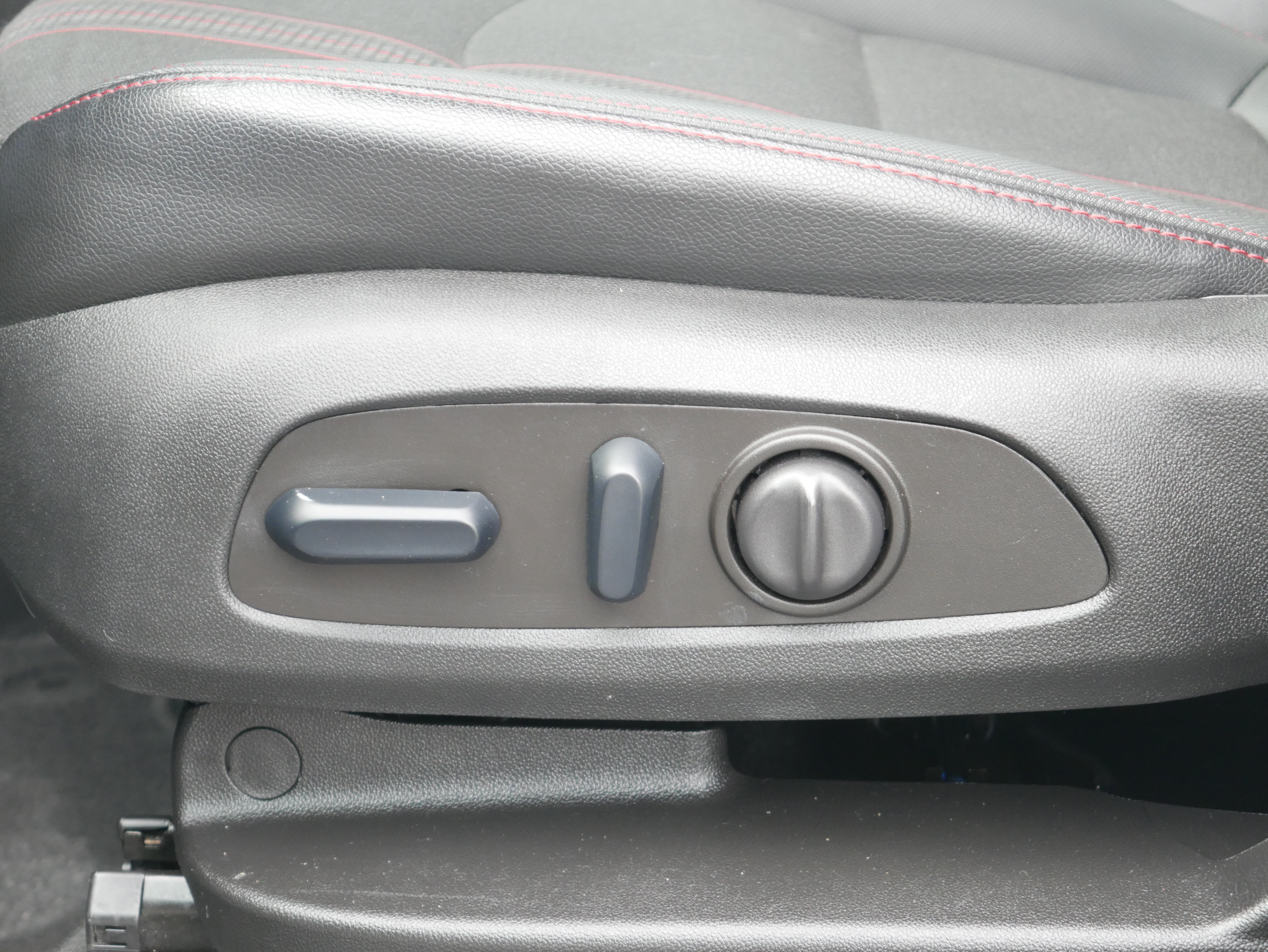 Used 2023 Chevrolet Equinox RS AWD/4WD image 13
