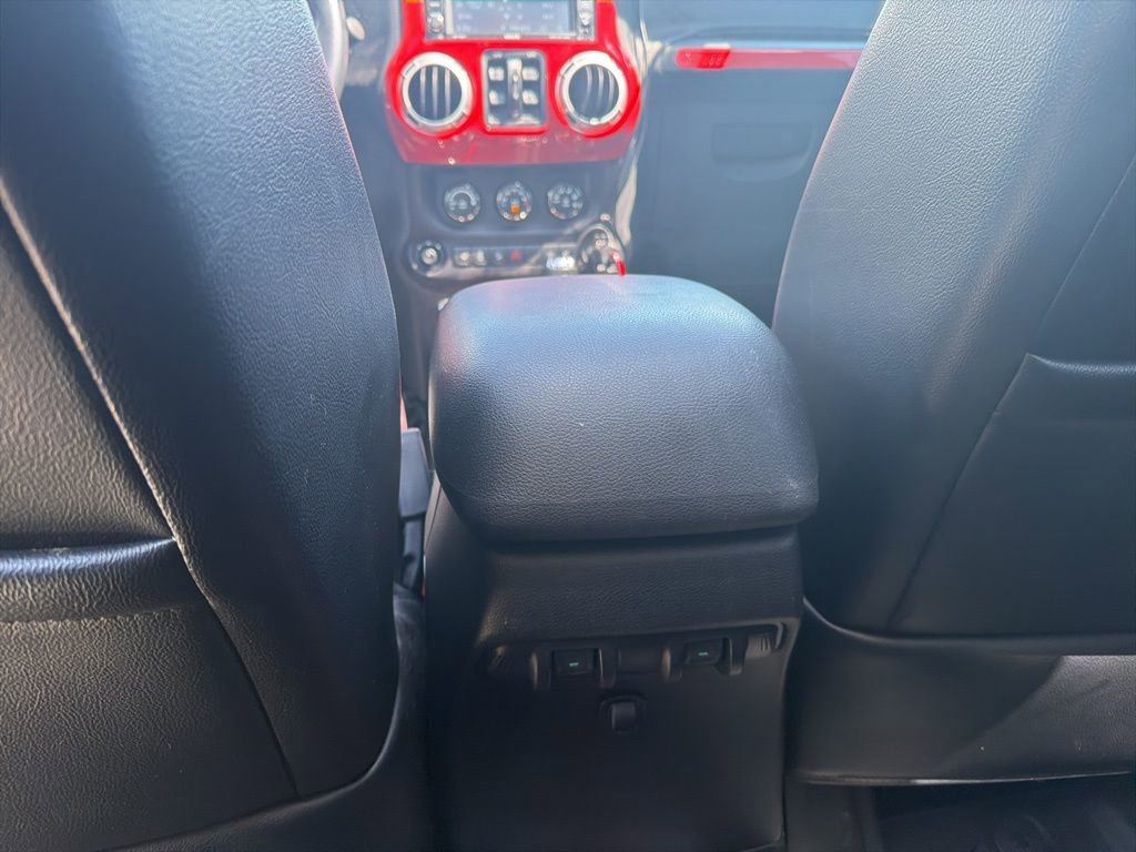 Used 2016 Jeep Wrangler Unlimited Sahara w/ Max Tow Package image 12