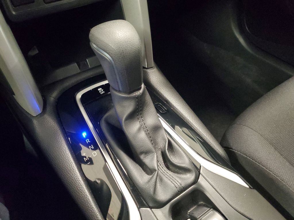 Used 2025 Toyota Corolla Cross LE image 28