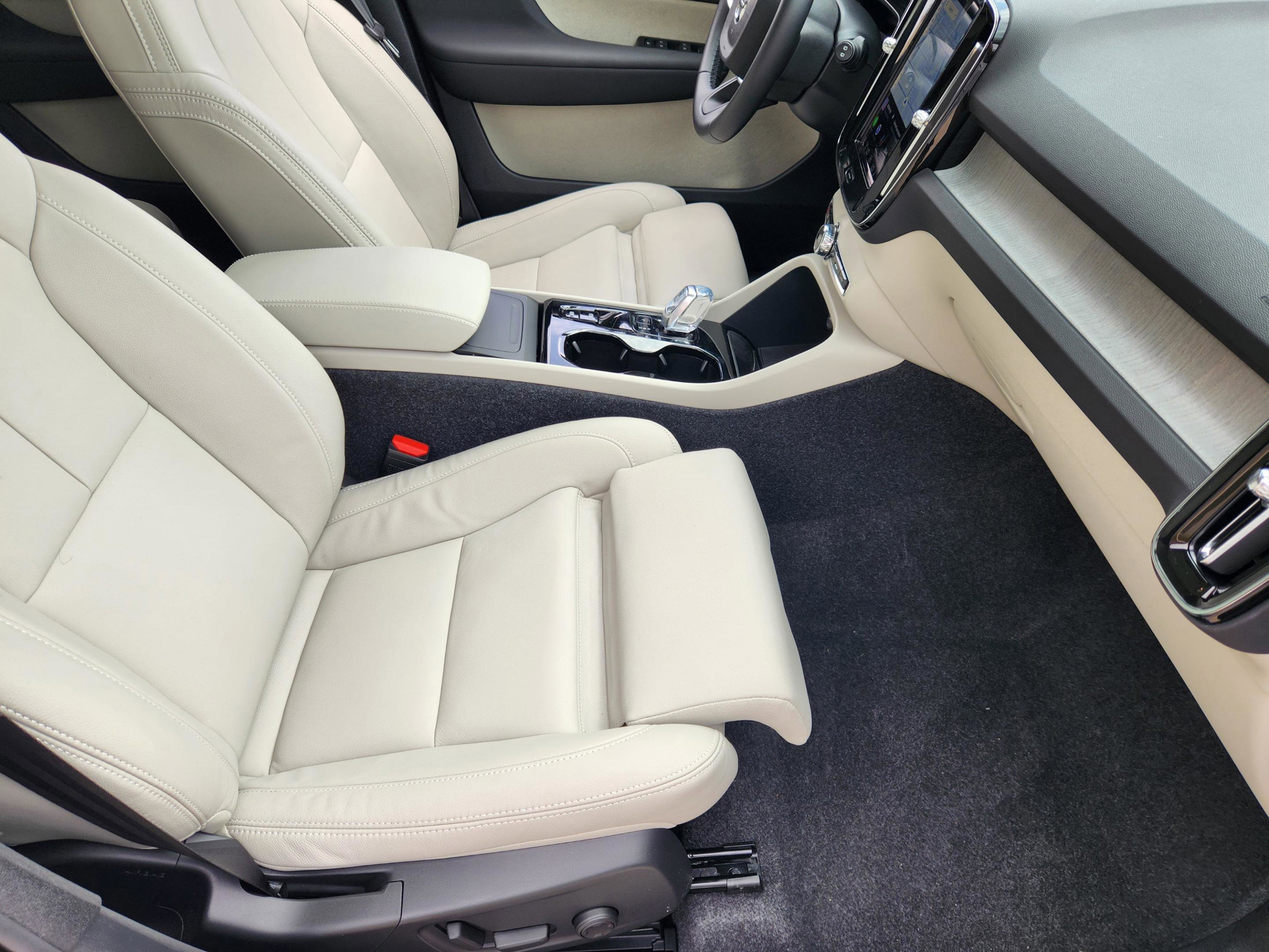 Used 2026 Volvo XC40 B5 Plus w/ Protection Package Premier AWD/4WD image 12