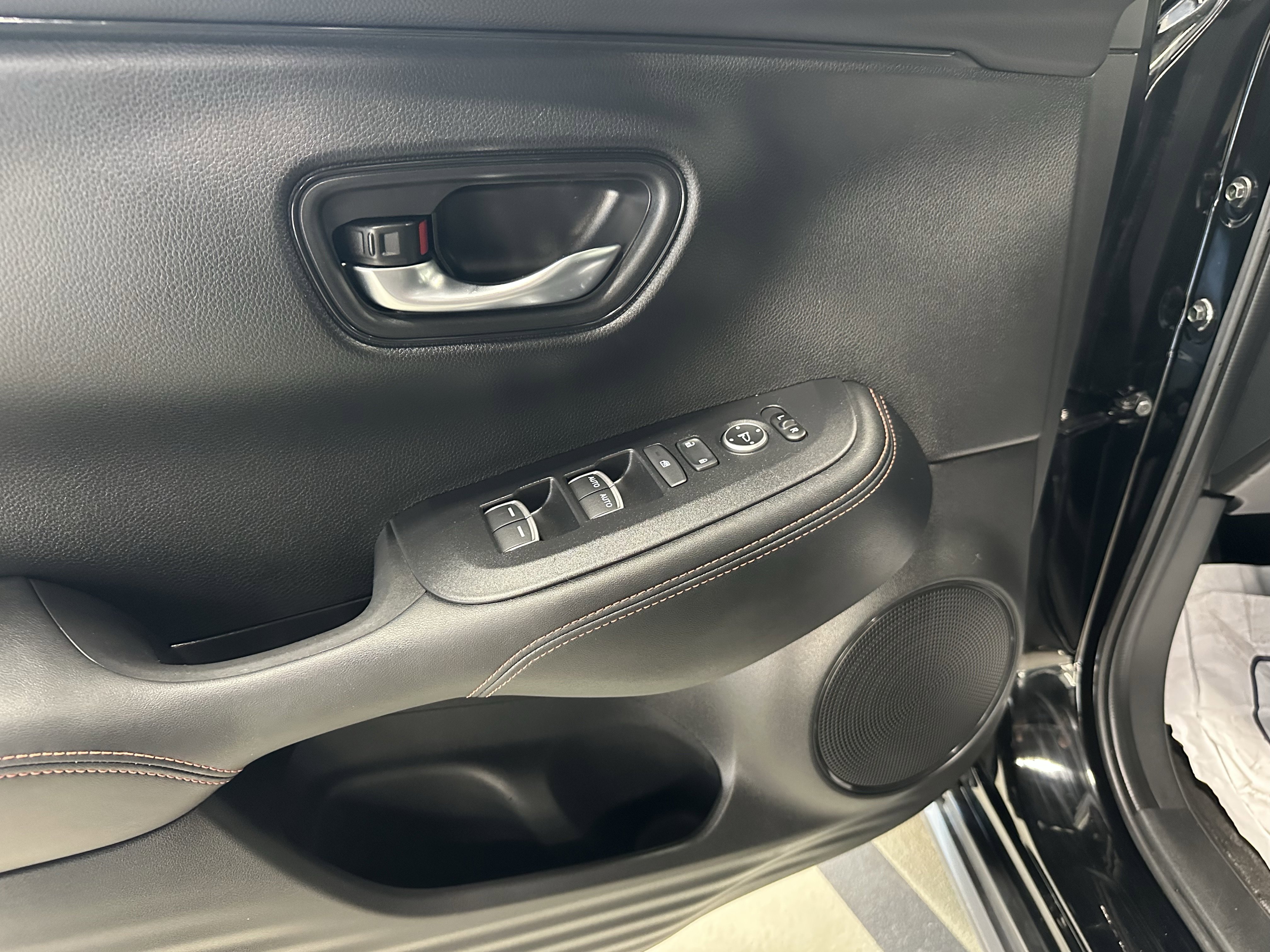 Used 2024 Honda HR-V Sport image 17