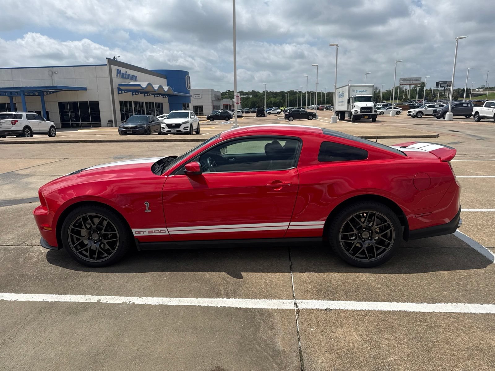 Used 2010 Ford Mustang Shelby GT500 RWD image 2
