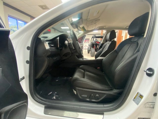Used 2025 Genesis G70 2.5T RWD image 17