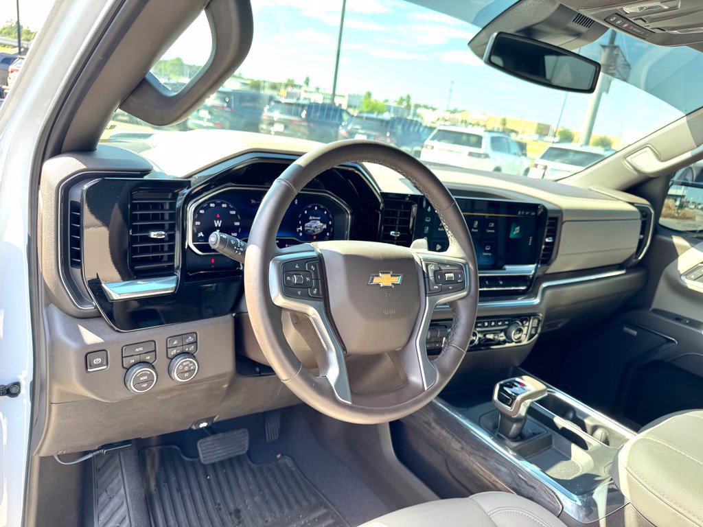 Used 2025 Chevrolet Silverado 1500 LTZ AWD/4WD image 12