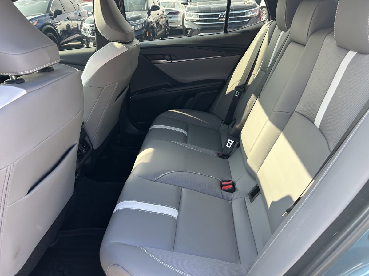 Used 2025 Toyota Camry SE w/ Convenience Package image 11