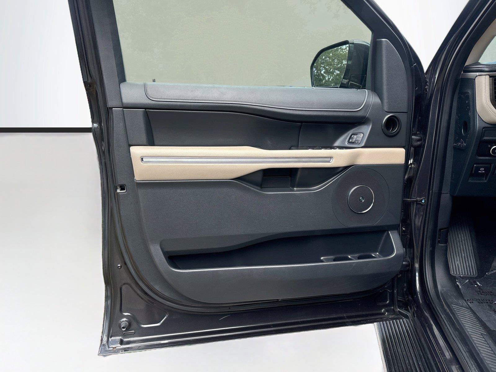 Used 2023 Ford Expedition Limited RWD image 19
