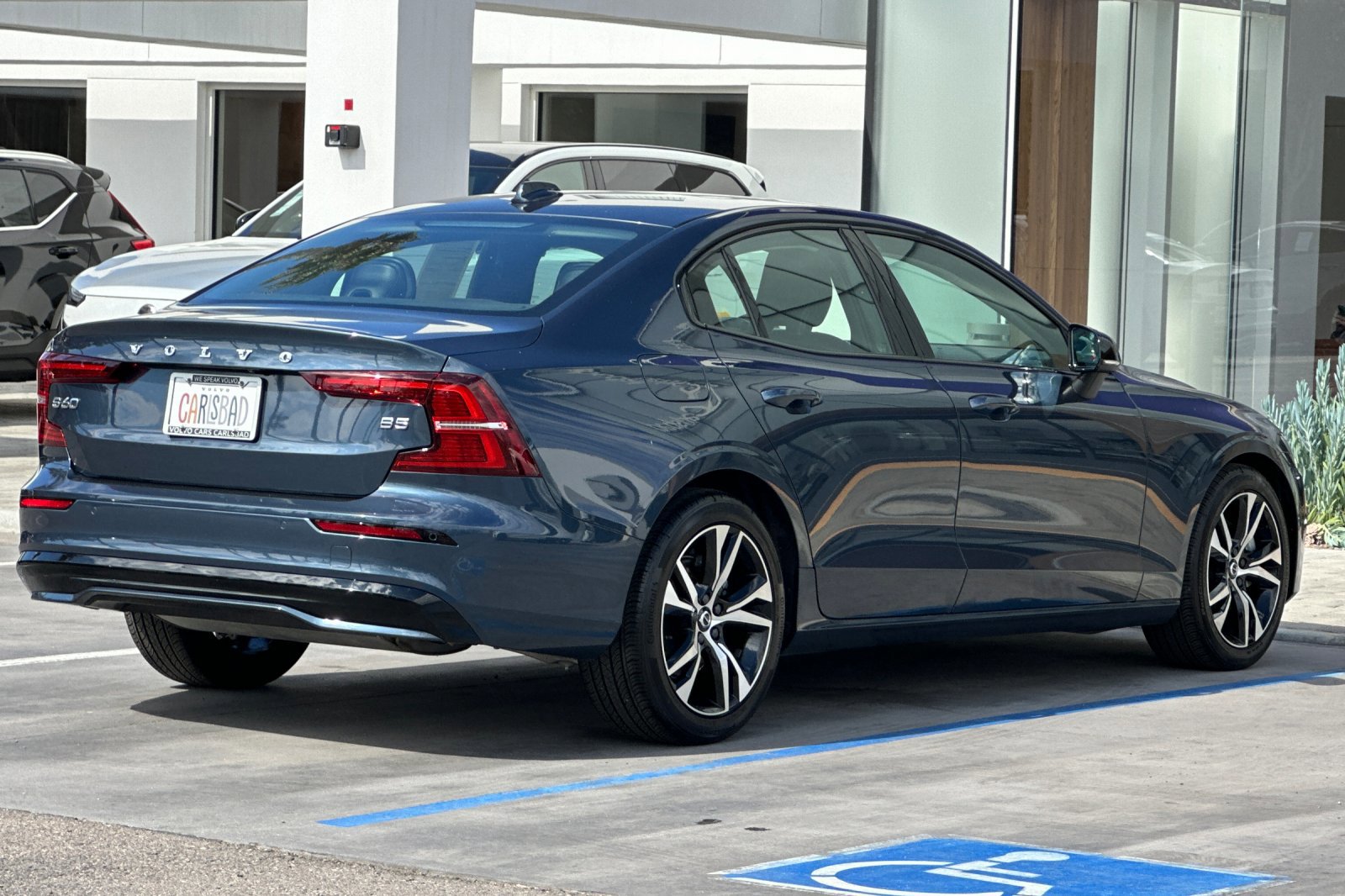 Used 2025 Volvo S60 B5 Core image 4