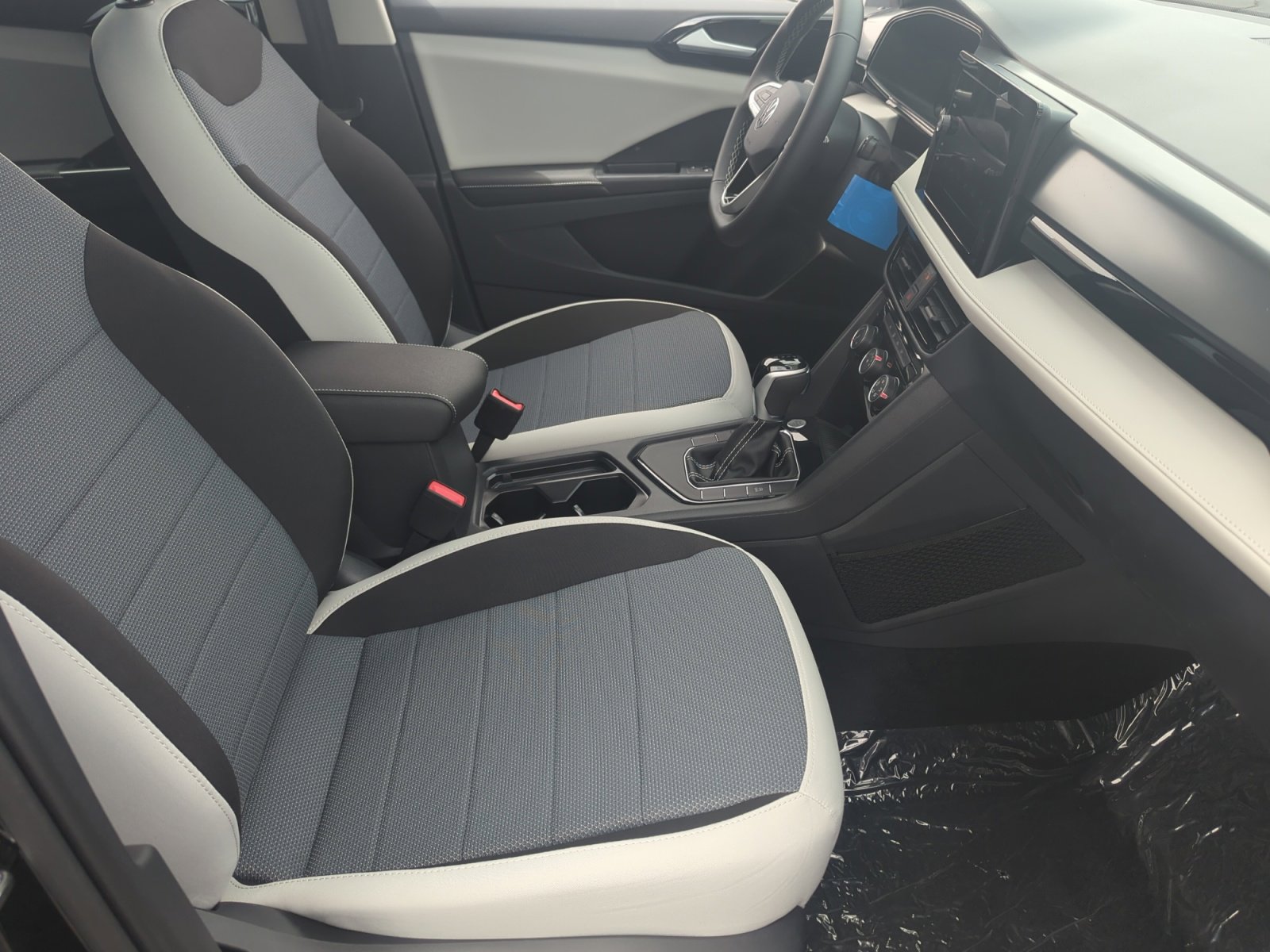 New 2025 Volkswagen Taos S image 18