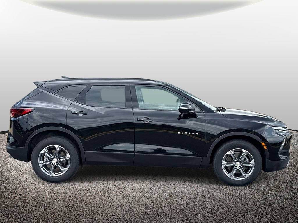Used 2024 Chevrolet Blazer LT w/ Sound & Technology Package AWD/4WD image 4