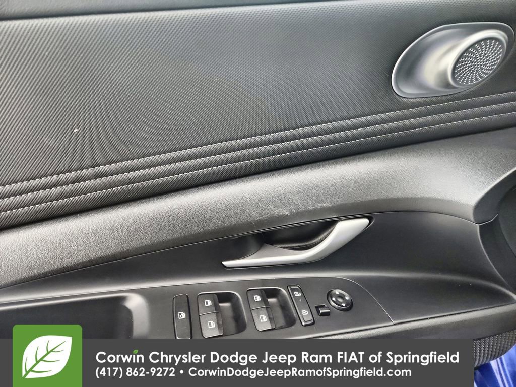 Used 2025 Hyundai Elantra SEL image 21