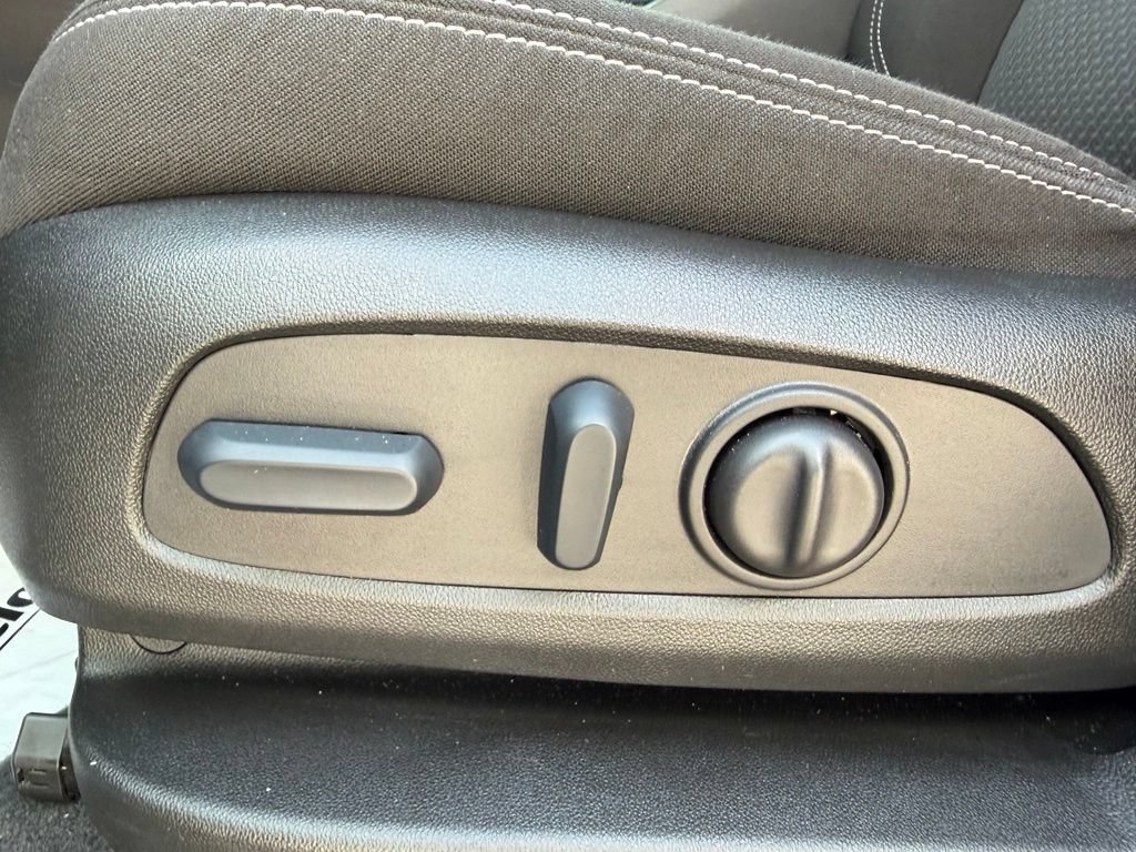 Certified 2024 GMC Terrain SLE w/ Driver Convenience Package FWD image 18