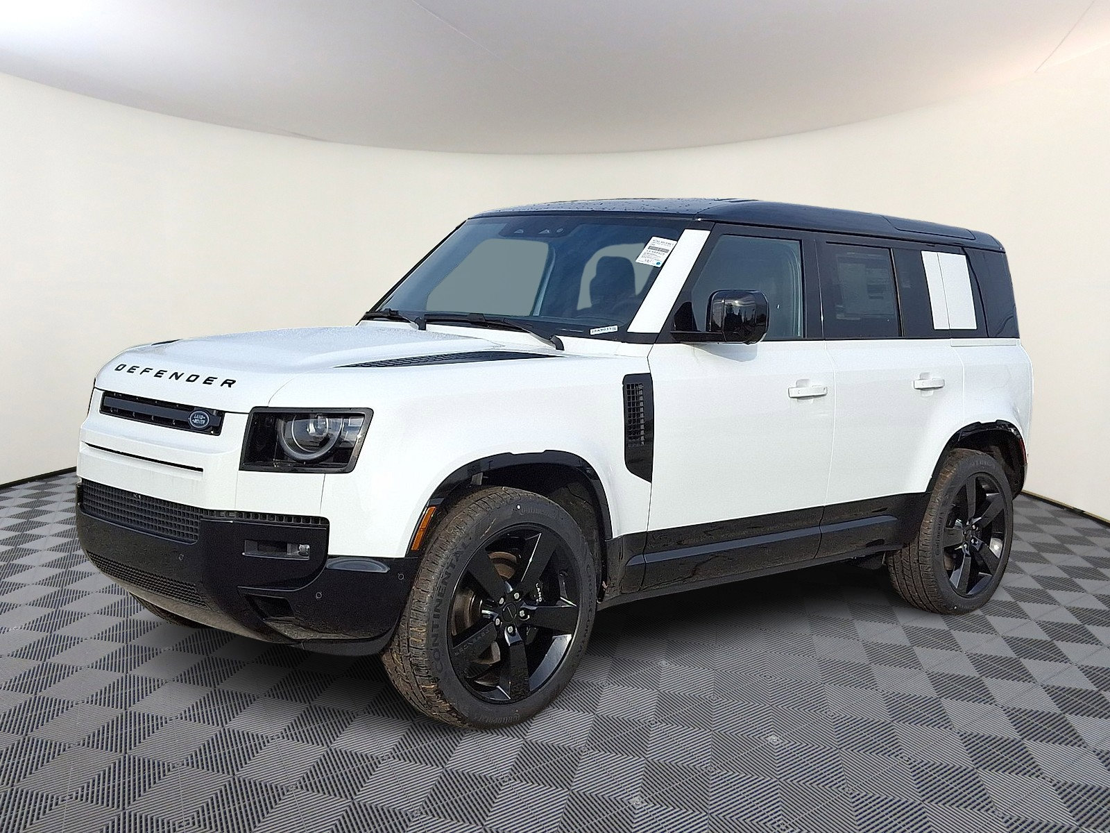 New 2026 Land Rover Defender 110 V8 video 1