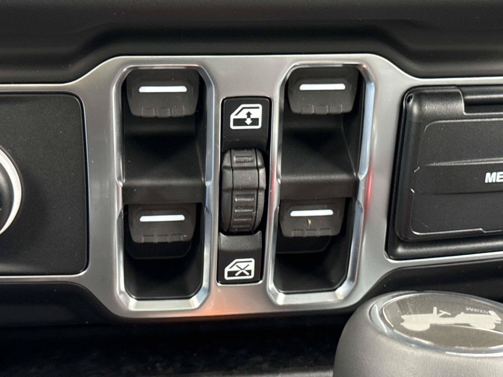 New 2026 Jeep Wrangler Unlimited Sahara AWD/4WD image 28
