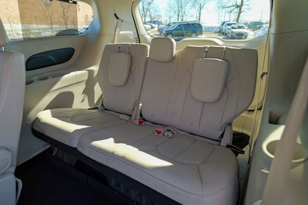 Used 2021 Chrysler Pacifica Touring-L AWD/4WD image 22