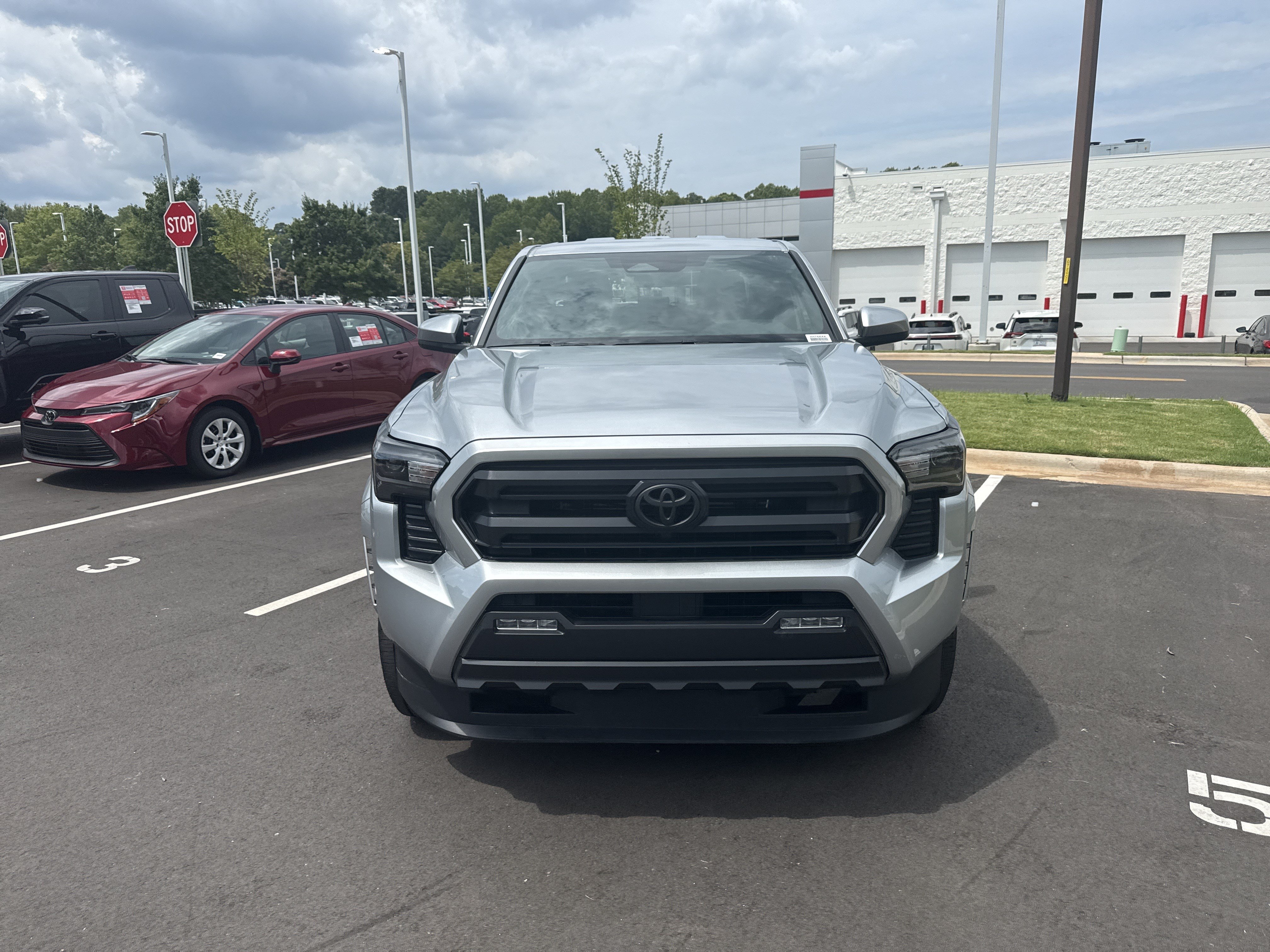 Used 2025 Toyota Tacoma SR5 AWD/4WD image 3