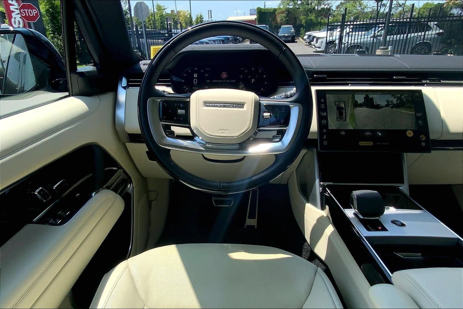 Certified 2025 Land Rover Range Rover SE AWD/4WD image 5