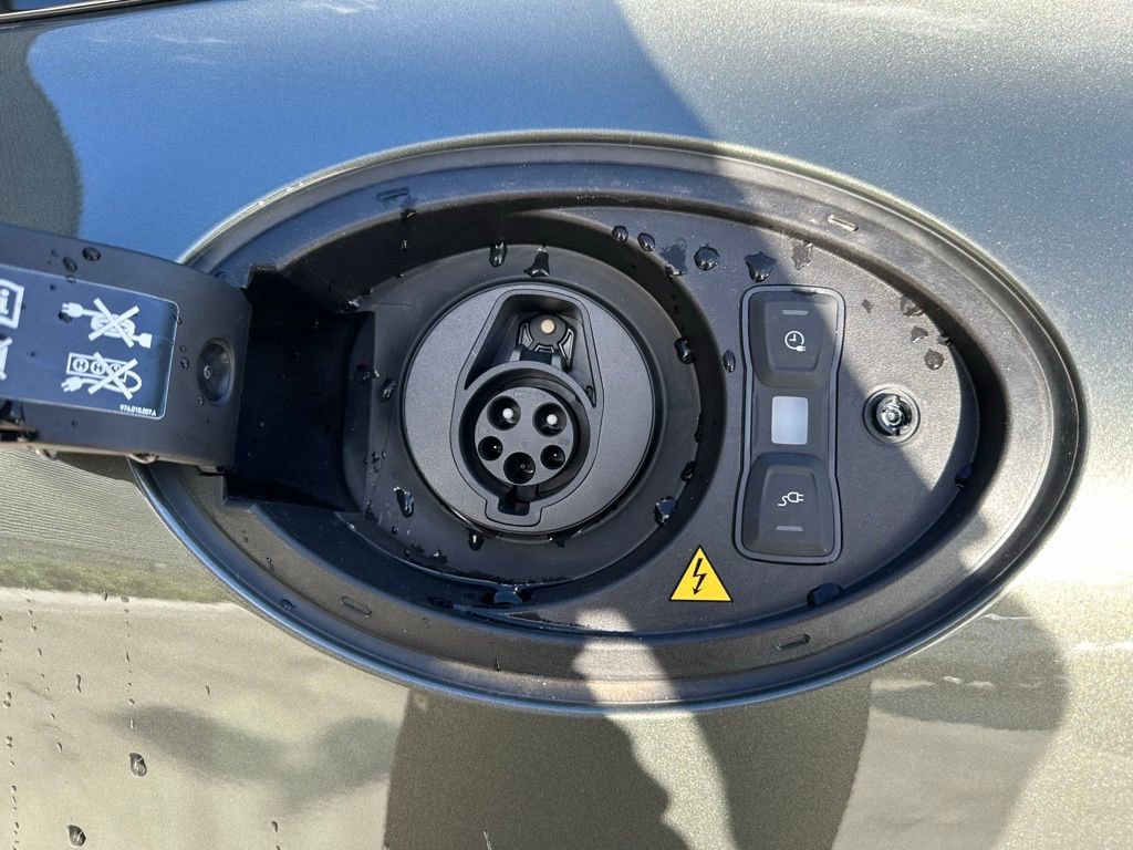 Used 2025 Porsche Panamera 4 image 32