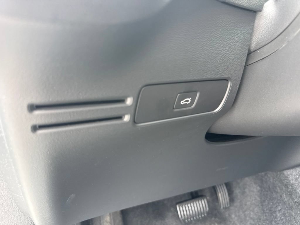 Used 2023 Volvo C40 P8 Recharge Ultimate w/ Protection Package Premier AWD/4WD image 19