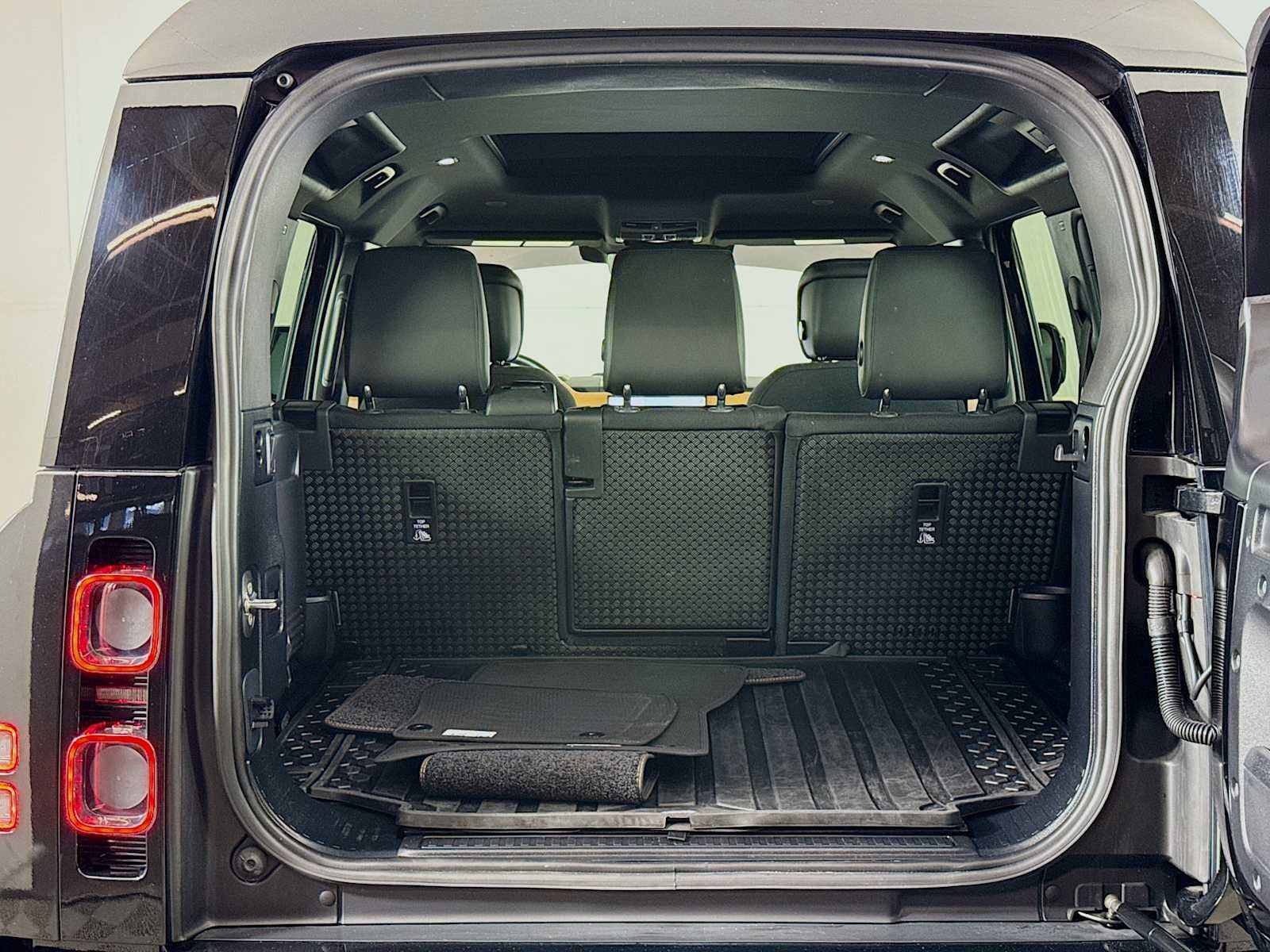 Used 2024 Land Rover Defender 110 X image 25