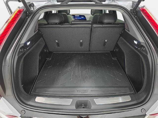 New 2027 Cadillac Optiq Luxury w/ LPO, Floor Liner Package AWD/4WD image 32