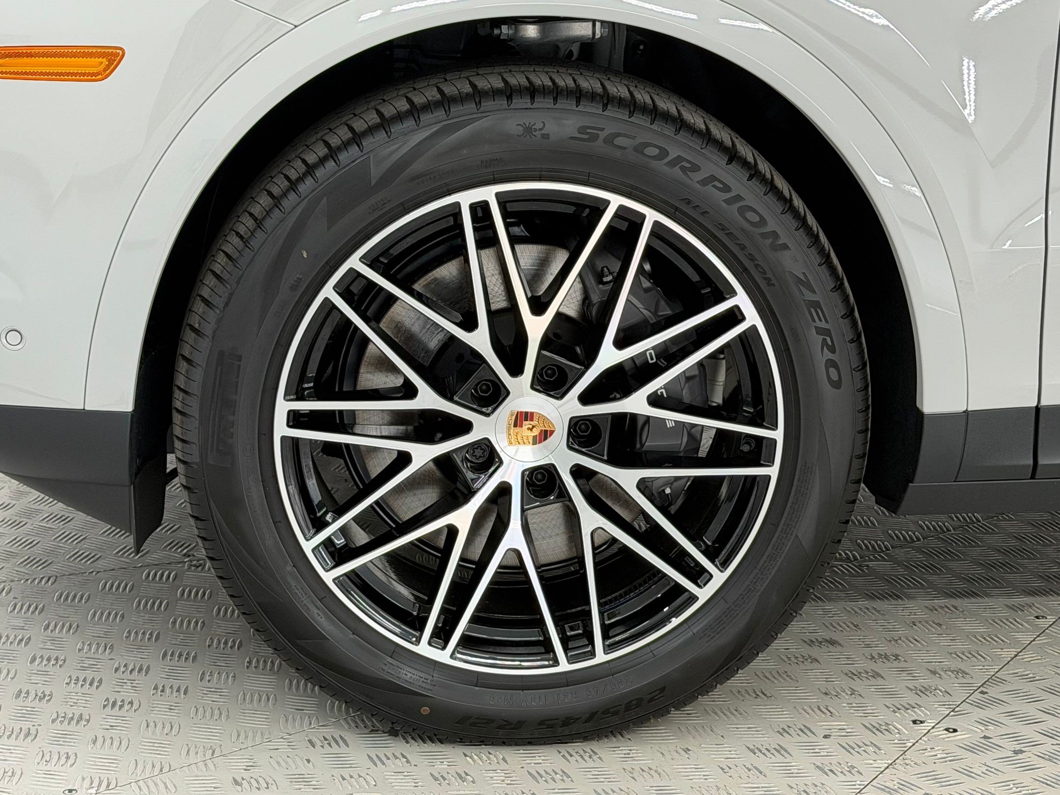 New 2026 Porsche Cayenne Coupe AWD/4WD image 13