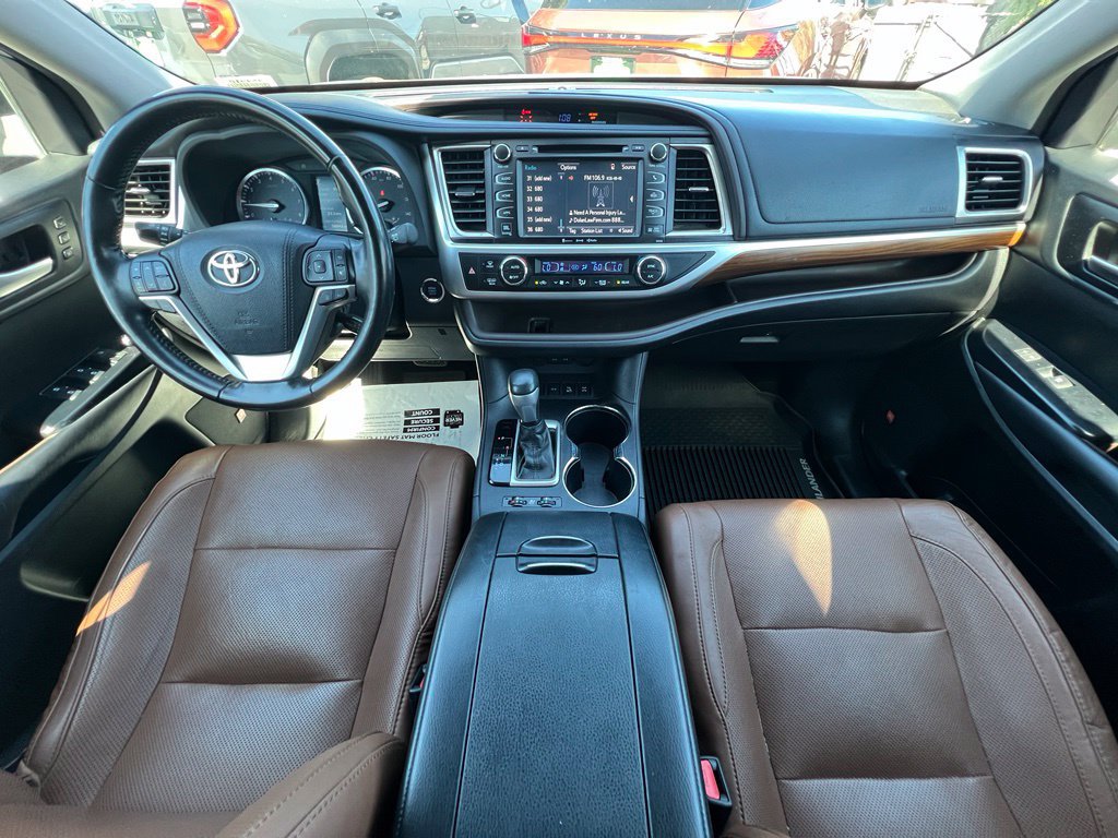 Certified 2018 Toyota Highlander Limited Platinum AWD/4WD image 28