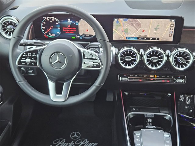 Used 2023 Mercedes-Benz EQB 300 4MATIC image 25