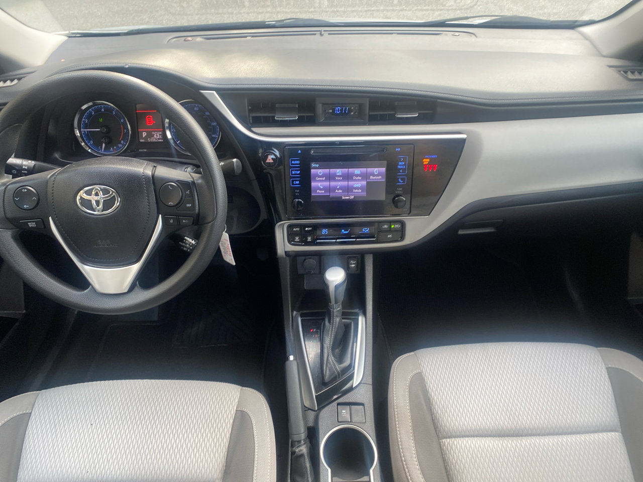 Used 2018 Toyota Corolla LE image 20