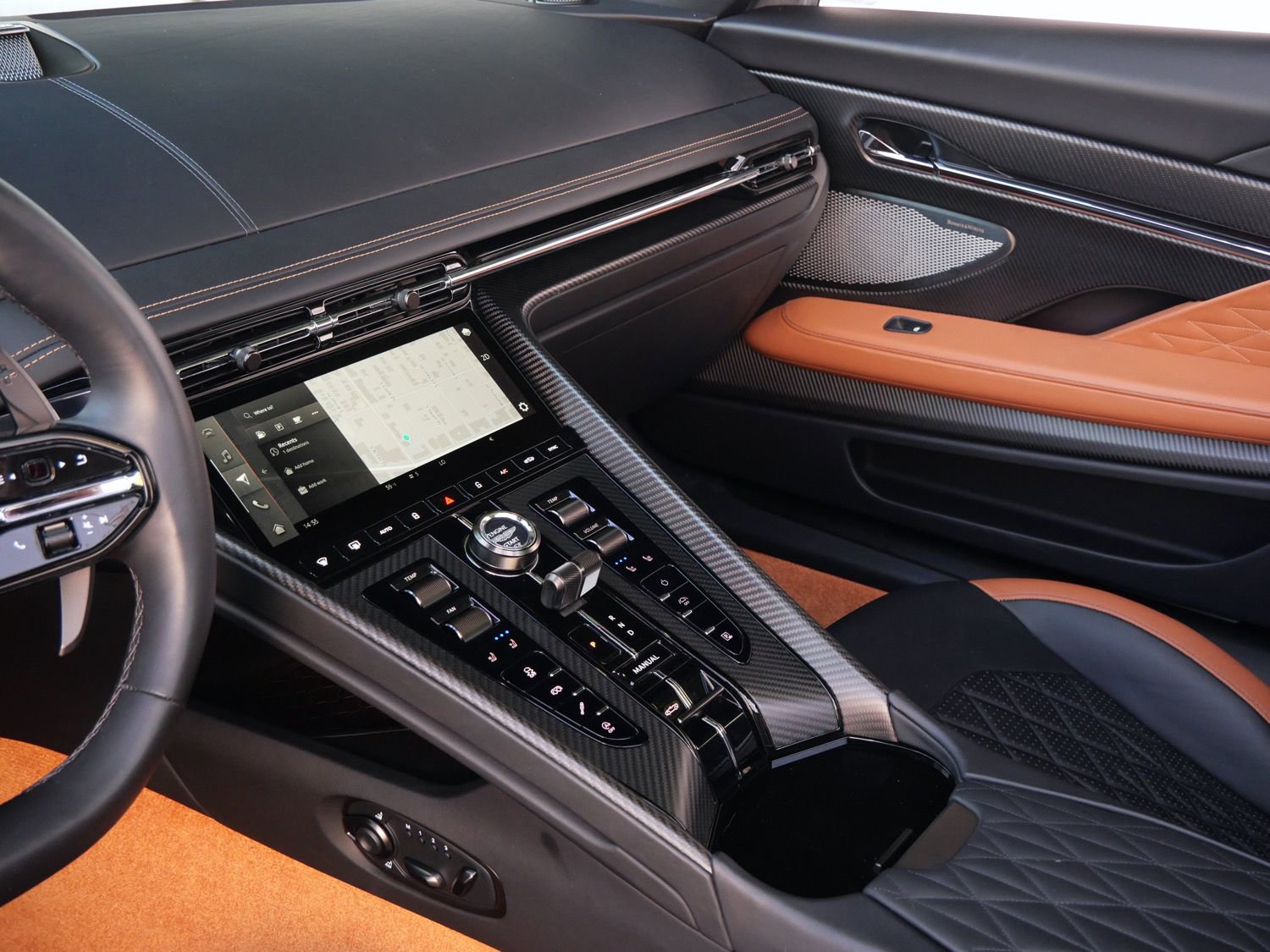 Used 2025 Aston Martin DB12 Convertible RWD image 10